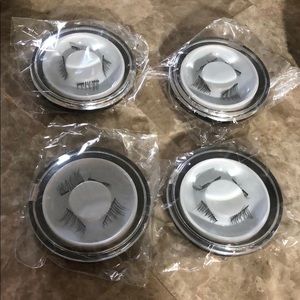 1 set of Magnetic eyelashes- new in package!